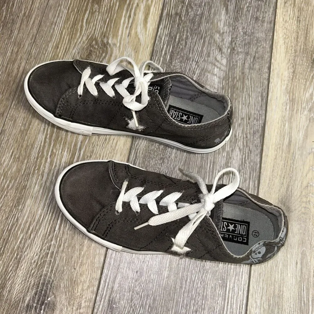 Converse previously owned